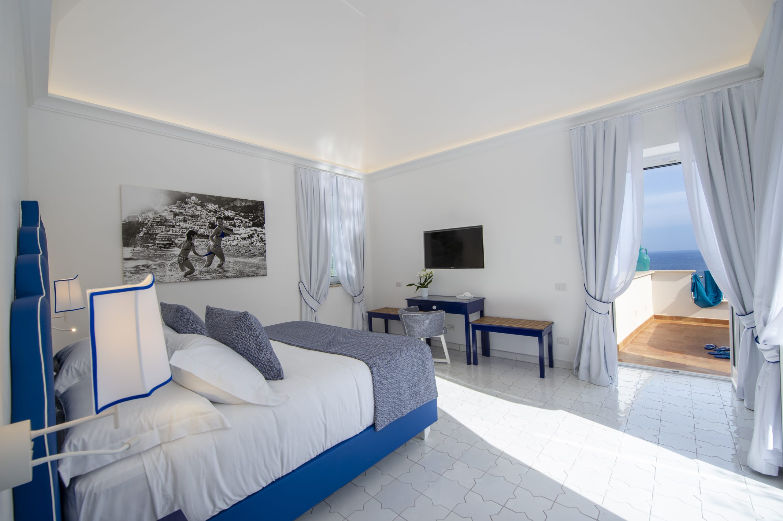 vasca idromassaggio su terrazza vista mare